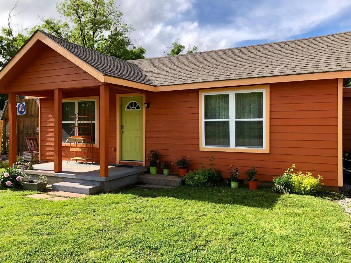 Ez 1 Mile To Fort Sill! Pumpkin Cottage Sleeps 9, Grills, Firepit, Laundry Lawton Buitenkant foto