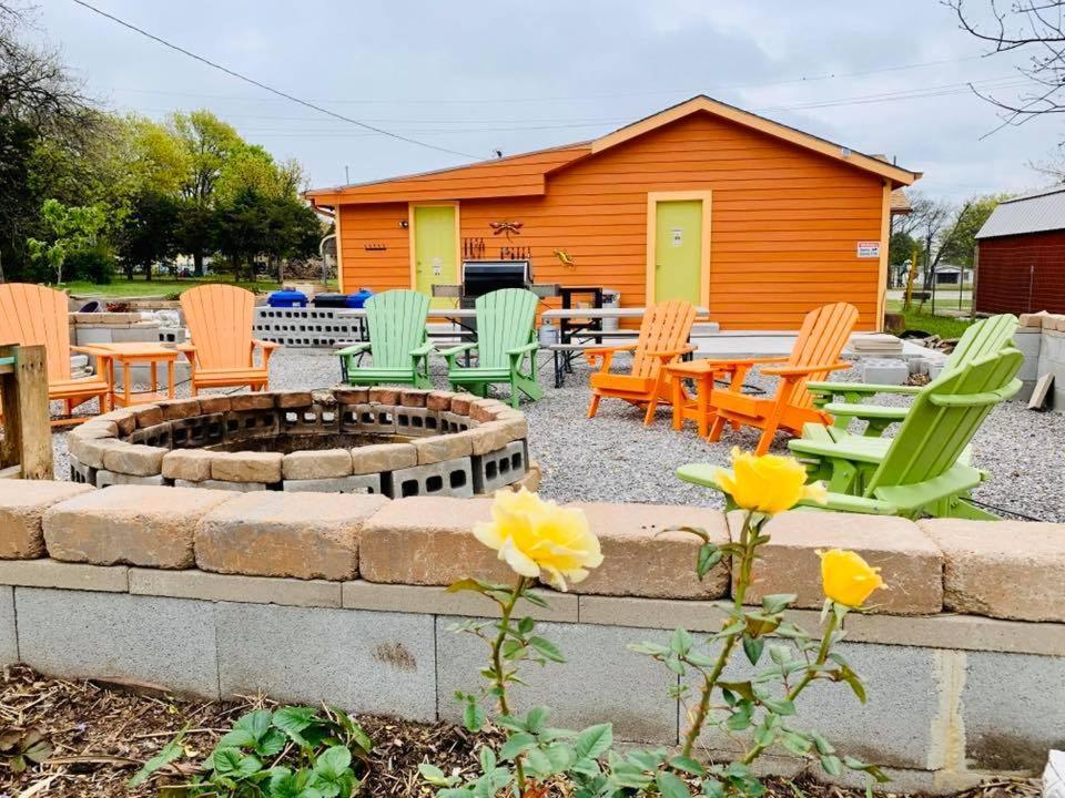 Ez 1 Mile To Fort Sill! Pumpkin Cottage Sleeps 9, Grills, Firepit, Laundry Lawton Buitenkant foto